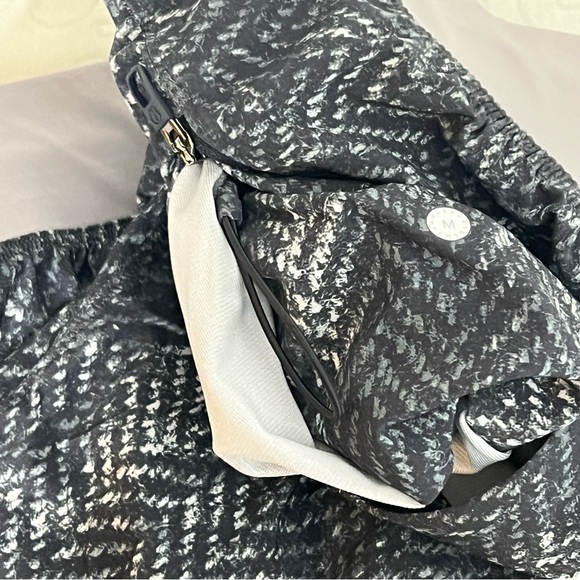 Lululemon T.H.E. Linerless Short 9" in Bleached Herringbone Multi Size Medium - Picture 9 of 14